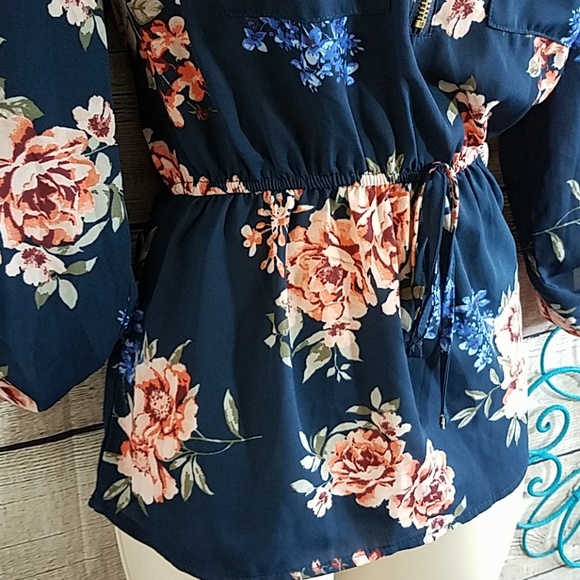 (SOLD ON MERC) Floral tie blouse - Picture 5 of 6